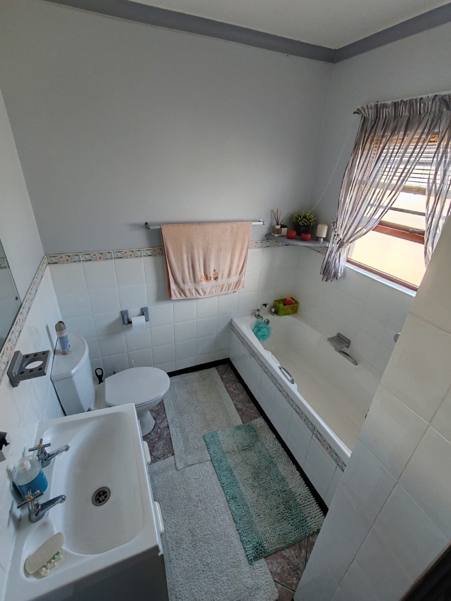3 Bedroom Property for Sale in De Kelders Western Cape